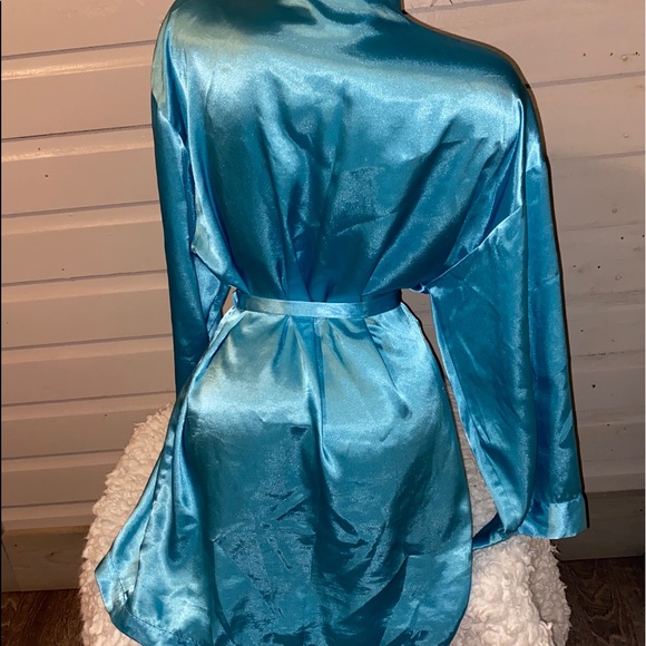 🎉🎊🎉HOST PIC🎉🎊🎉Vintage Victoria’s Secret liquid satin robe, one size blue - Picture 5 of 12